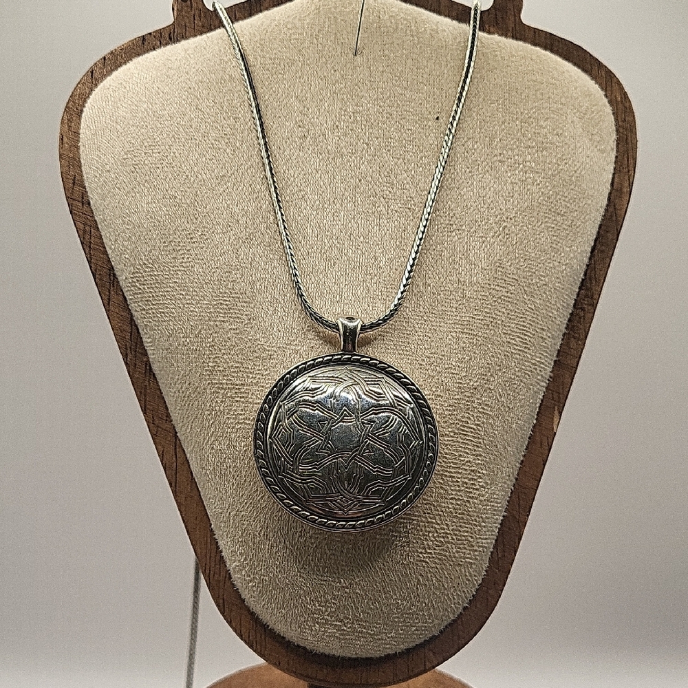 Elegant BRIGHTON  Silver Pendant Necklace